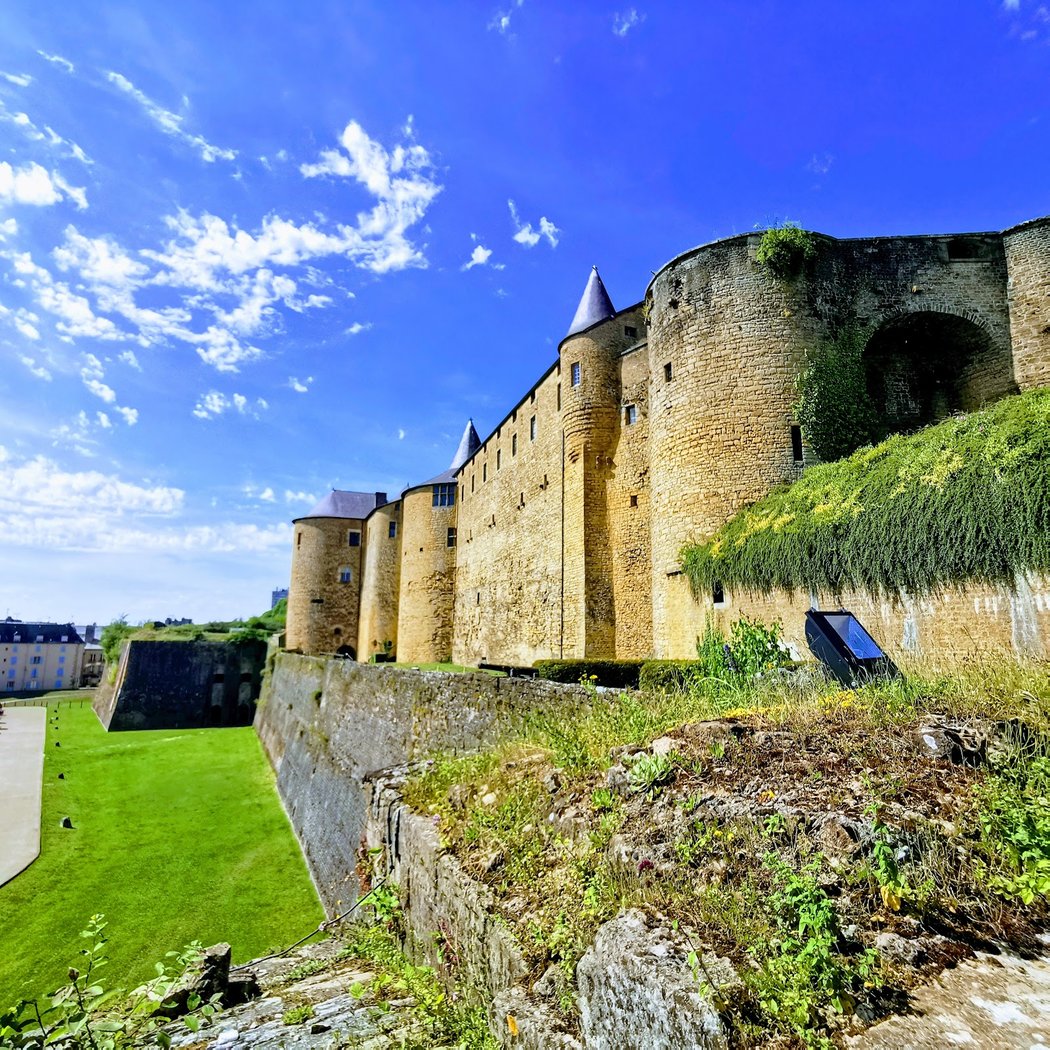 Sedan Castle 3