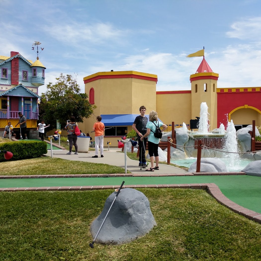 Women's Mini Golf 3