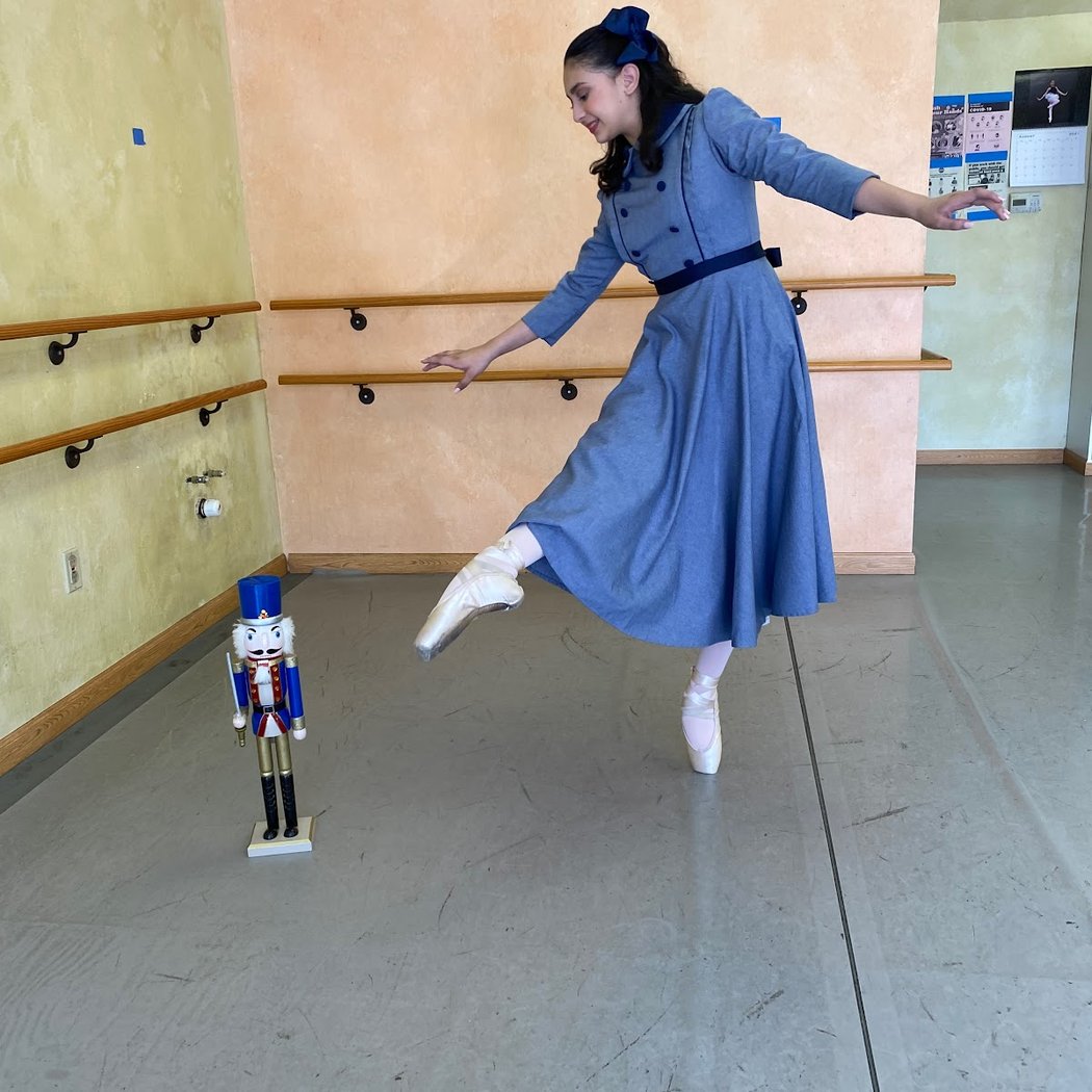 Adult & Teen Ballet (Beginners) 4
