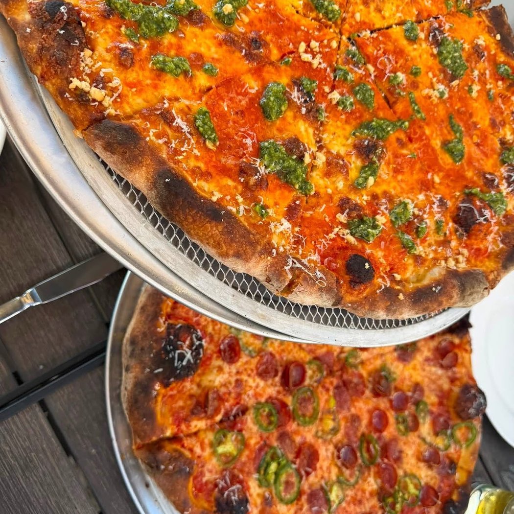 Lucia's pizza 4
