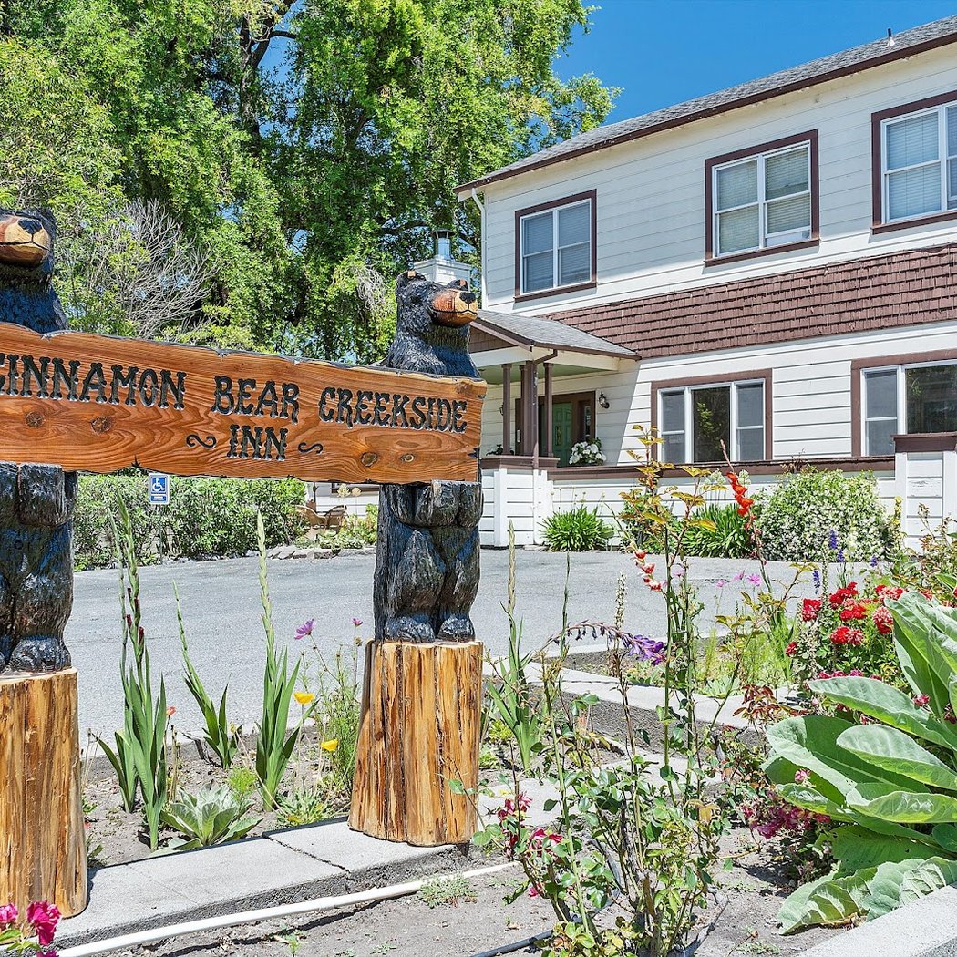 Cinnamon Bear Creekside Inn 1
