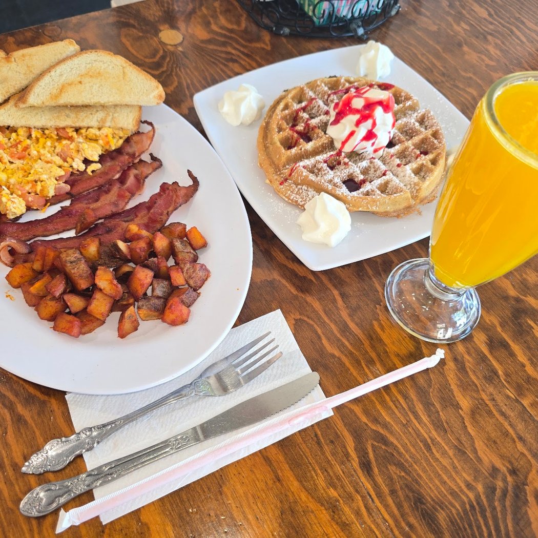 The Corner Cafe & Diner, By El burrito crazy 3