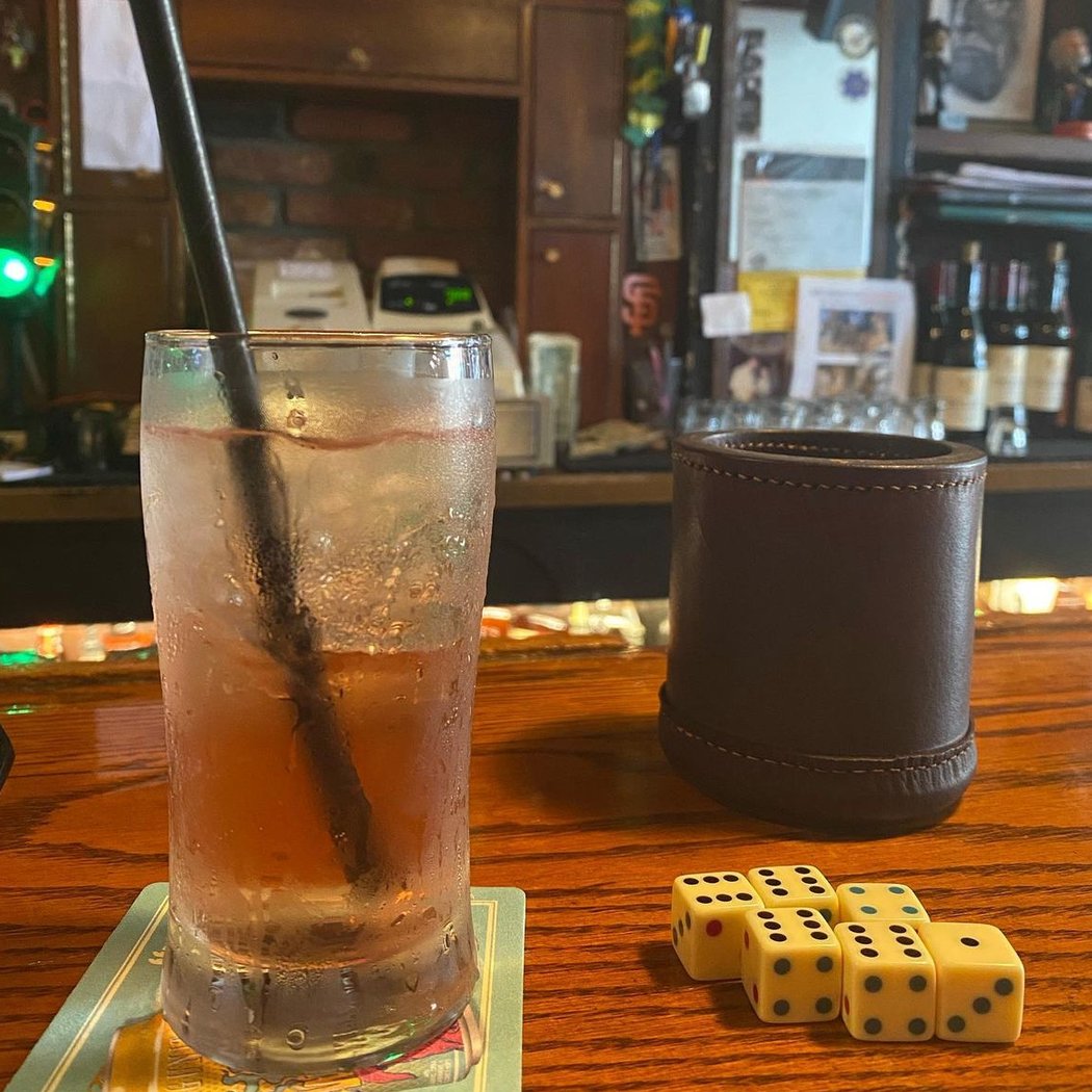 Sully’s Marina Lounge 3