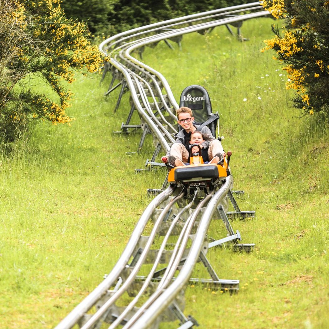 Normandie Luge, Site de loisirs Nature et Sensations, Luge sur rails, Accrobranches, Tyroliennes, Jardin, Minigolf 2
