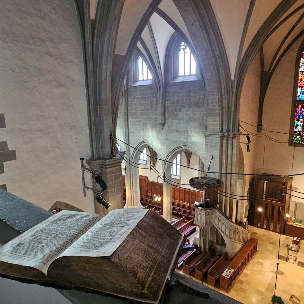 The Bible in the Fraumünster 1