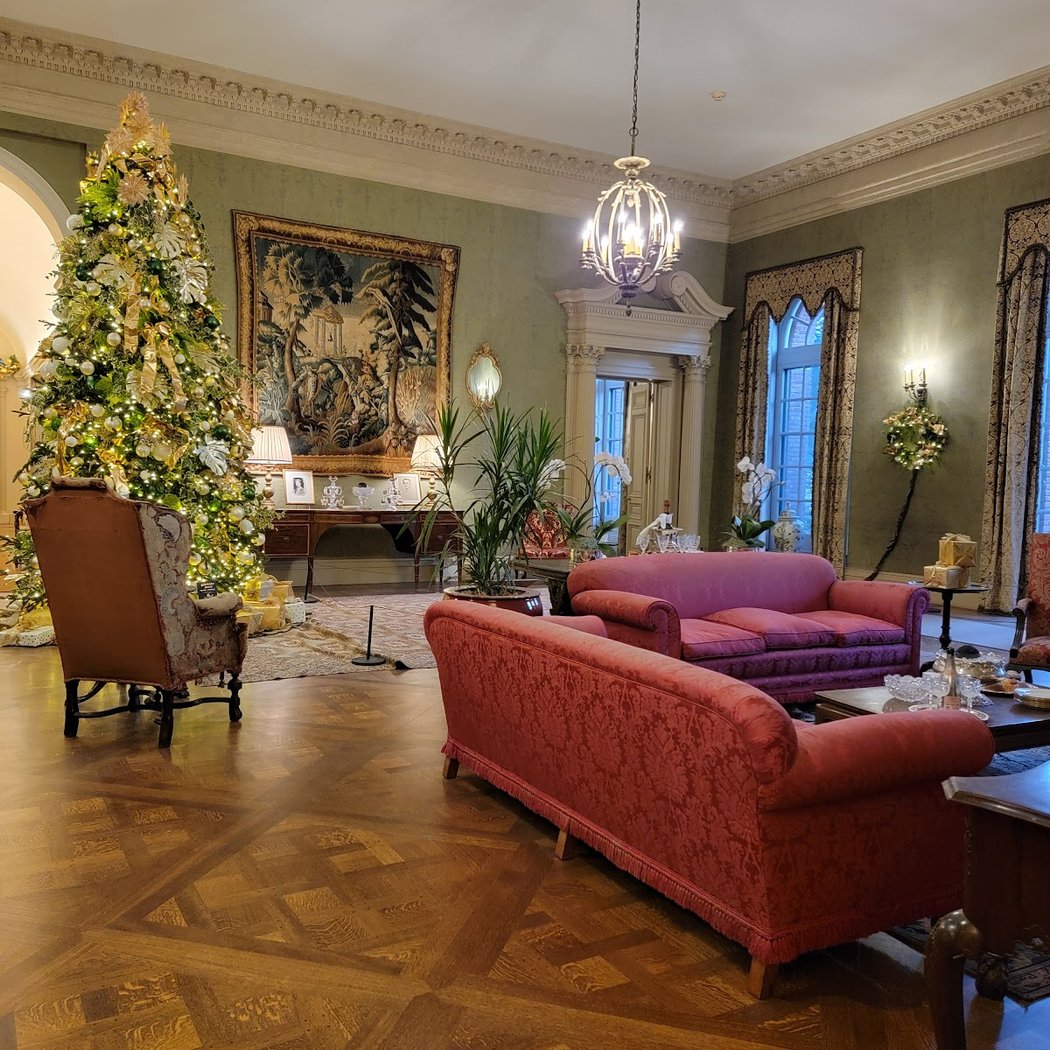 Holiday Teas in the Garden House 1