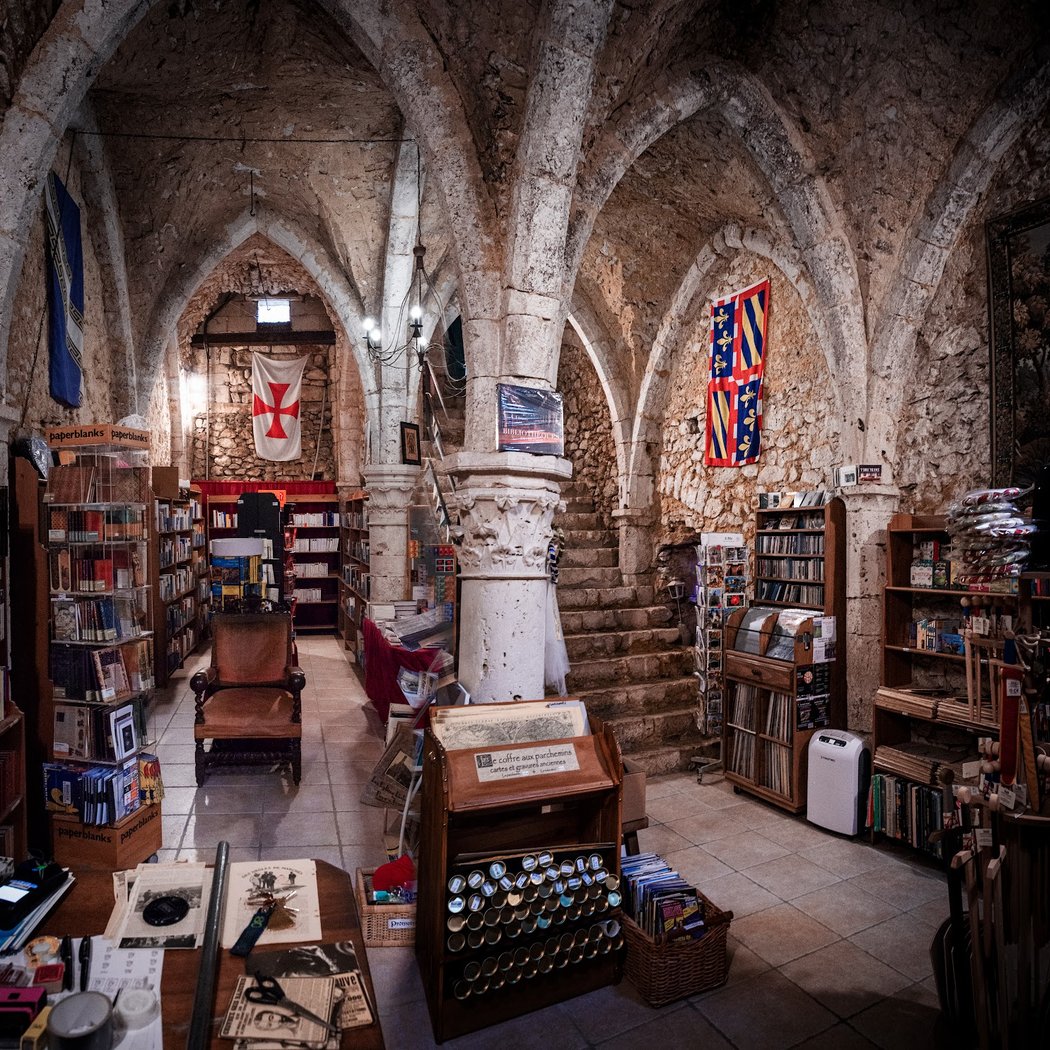 Le Roy Lire, the medieval library 1