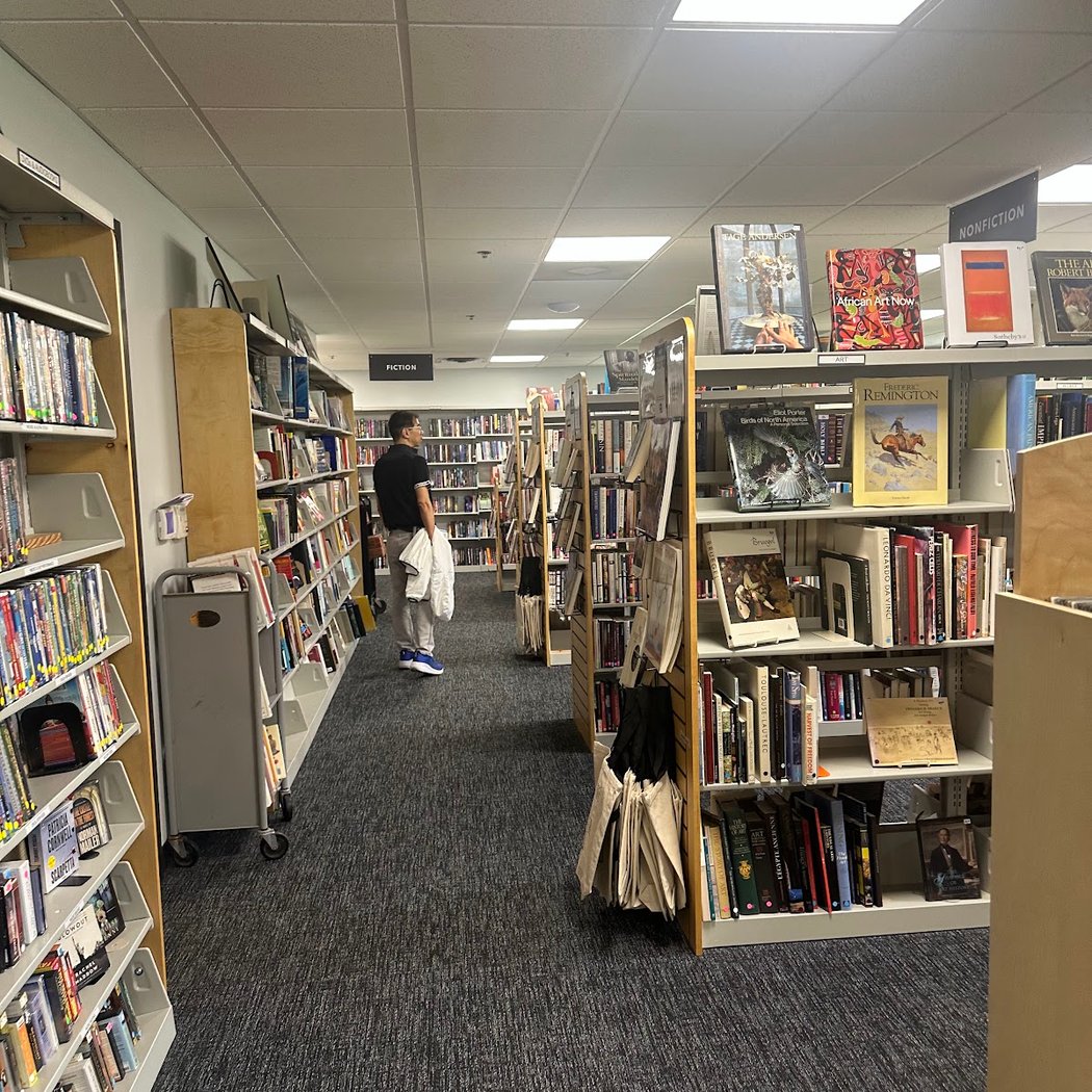Friends Book Shop 2