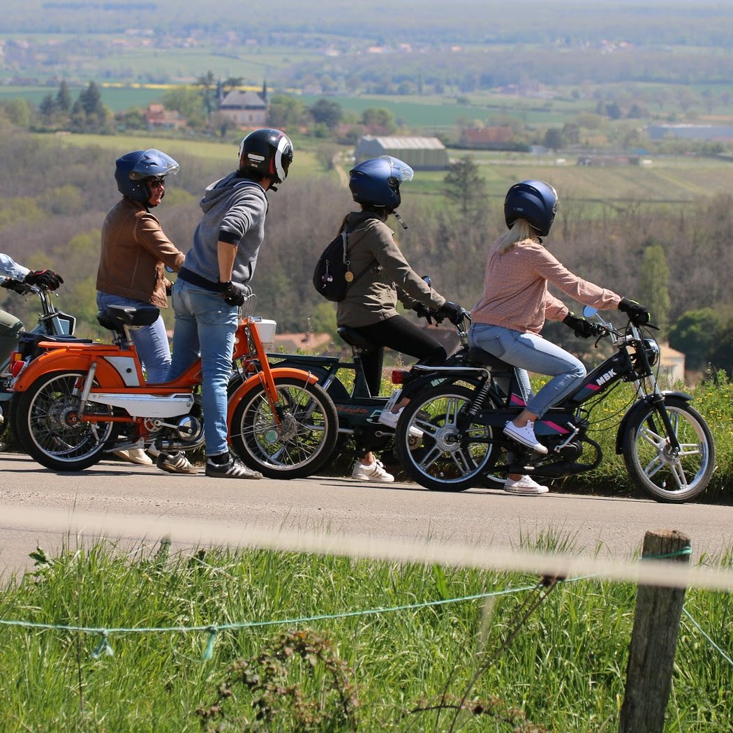 Les BRÈLES BALADES en Bourgogne, Location de mobylette vintage sur la Côte Chalonnaise 1