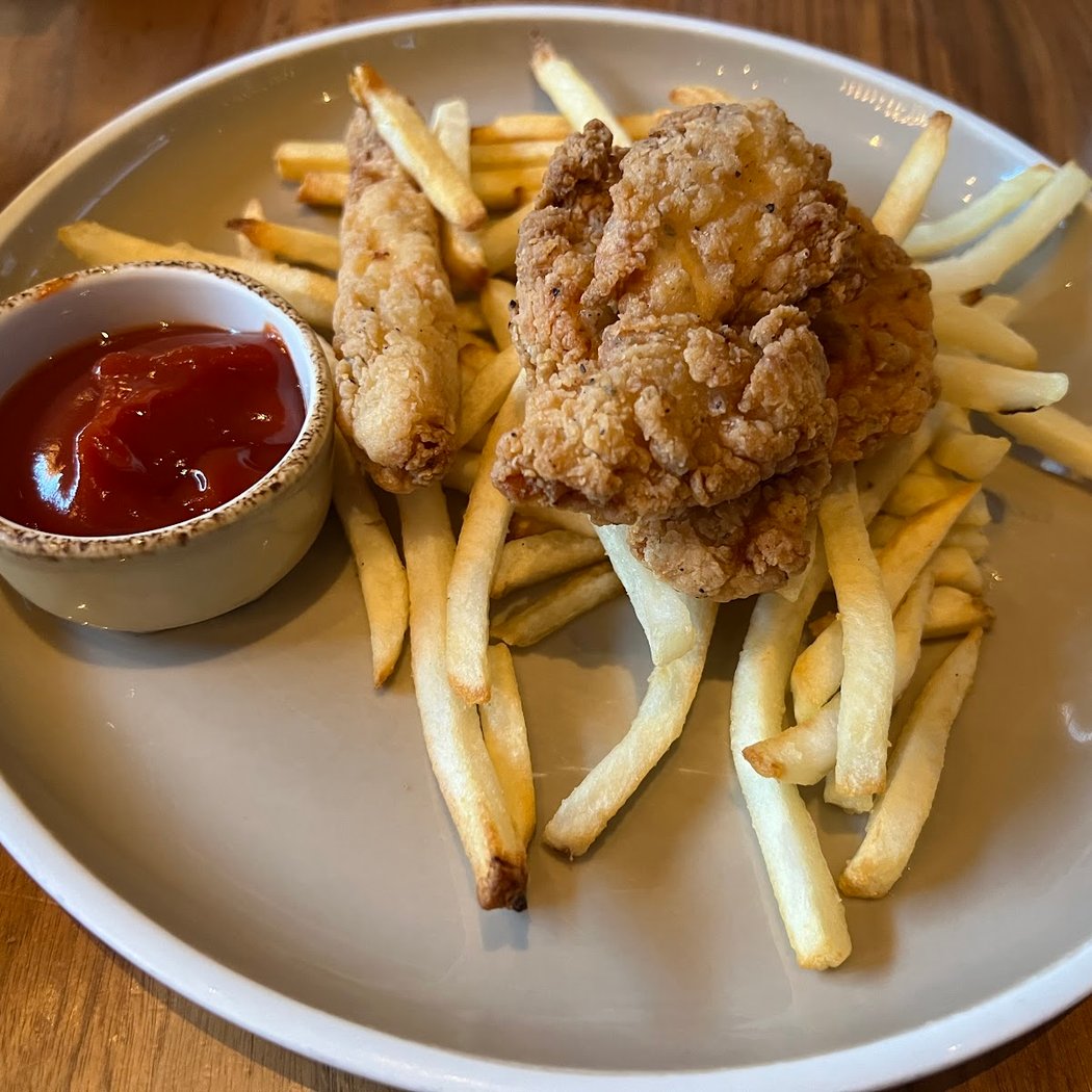OneUp Restaurant & Lounge 3