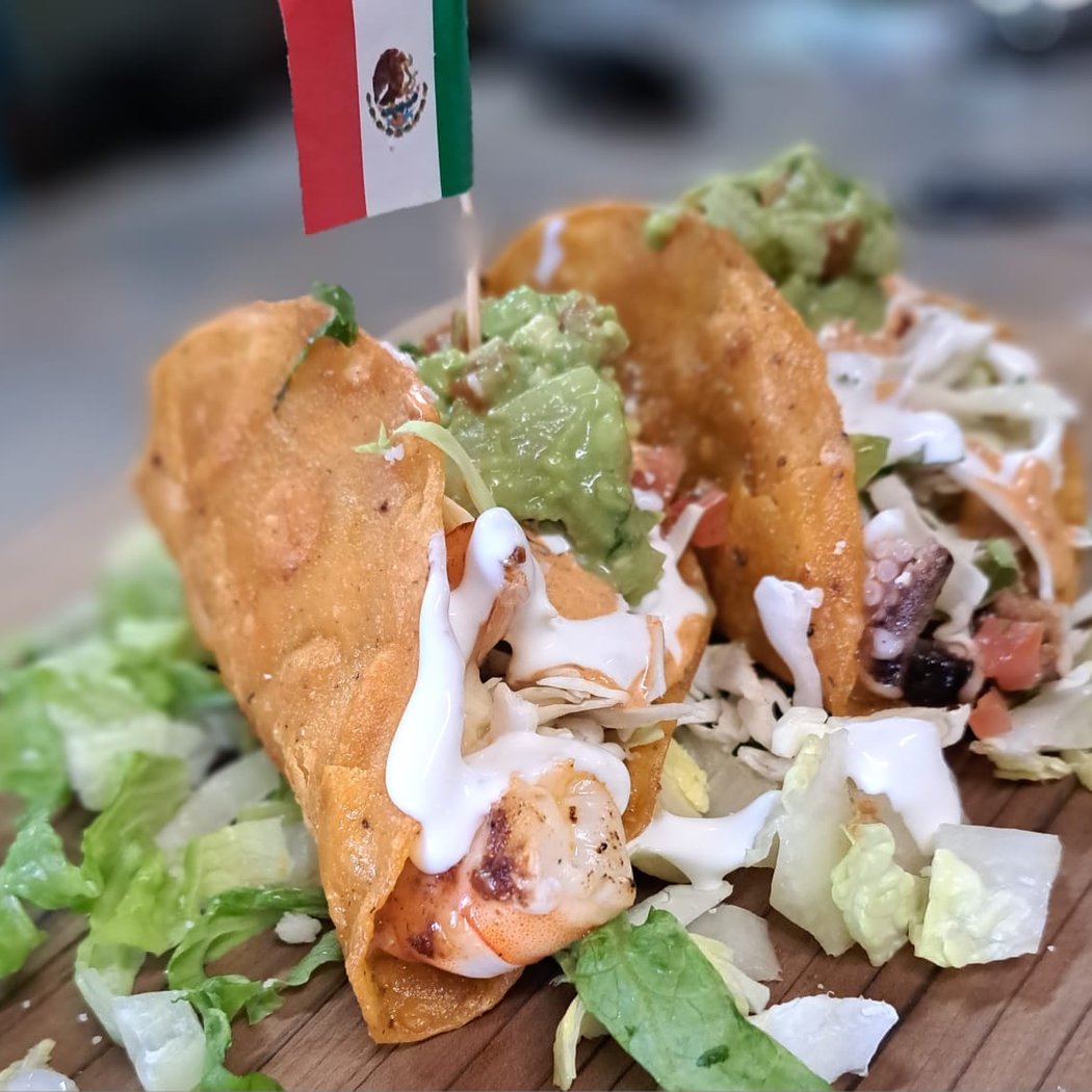 Los Cachanillas Sportsbar and Seafood 4
