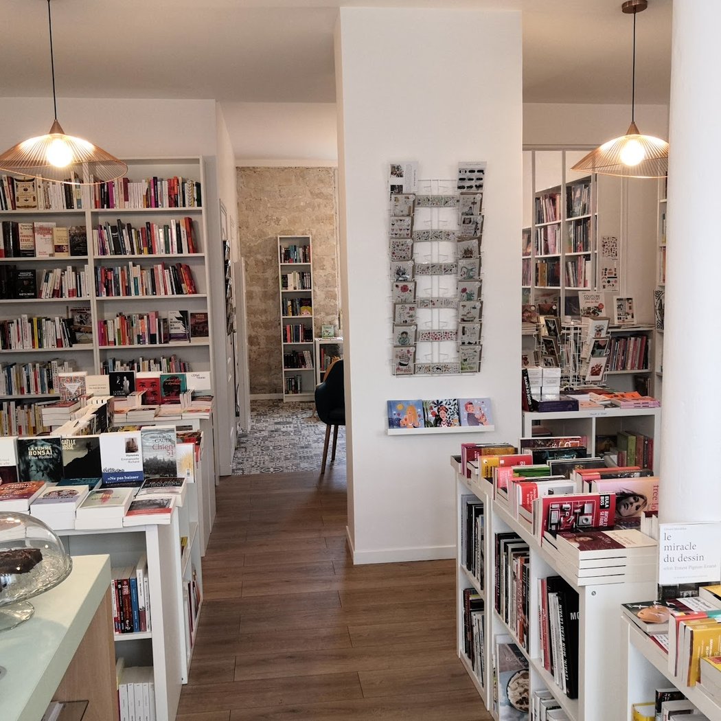 Librairie Flora lit 3