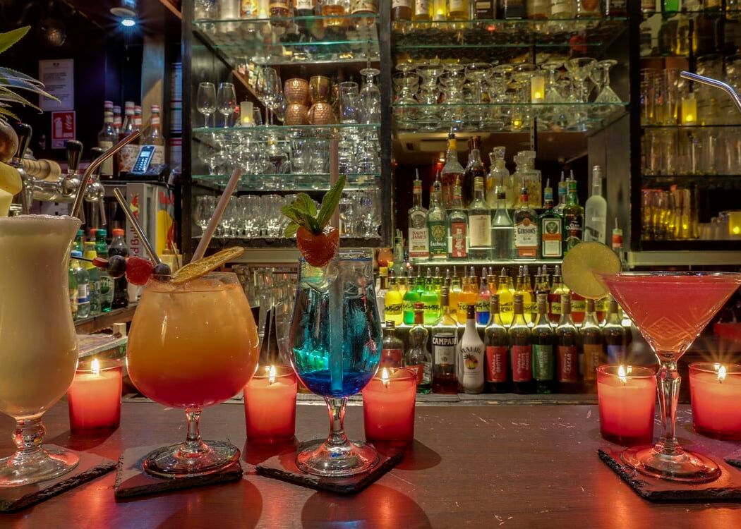 Inside bar paris 1