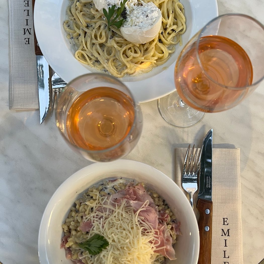 Emile Brasserie 1