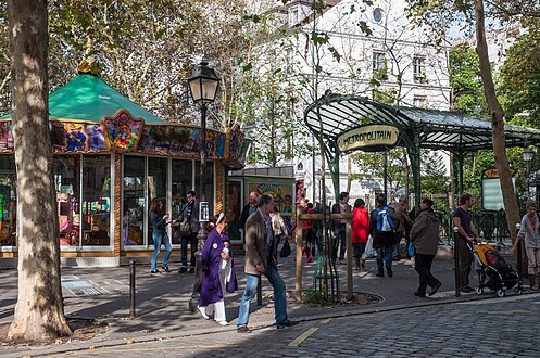 Get Lost in Place des Abbesses' Ambiance 1