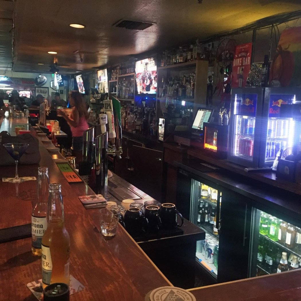 Court's Lounge 2