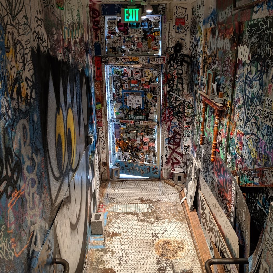 Luggage Store Gallery 3
