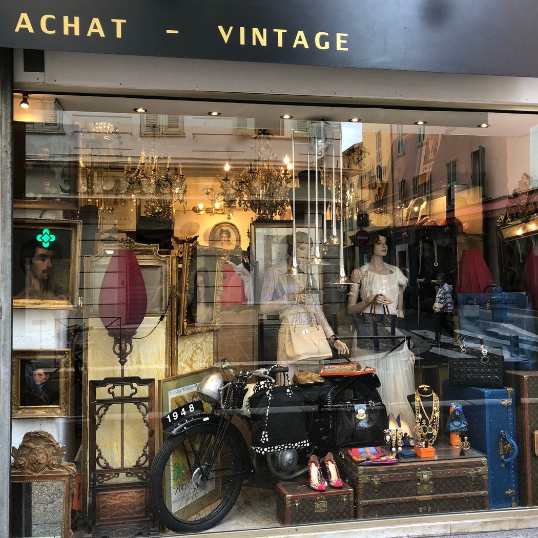 Second Hand Shop MADEMOISELLE Nice Luxe Vintage et Antiquités. Antiquaire à Nice. Dépôt vente Luxe. 2