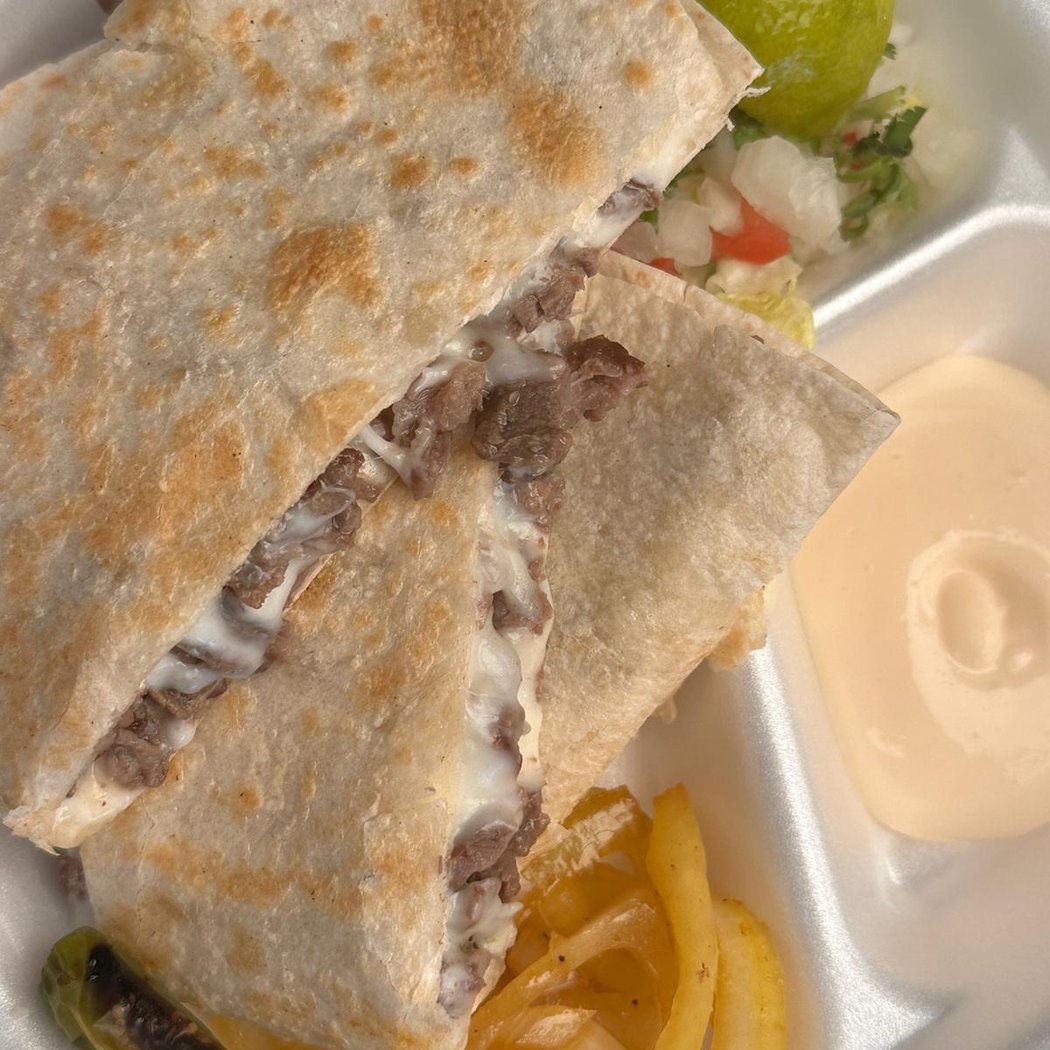 Chiquis Food Truck 1