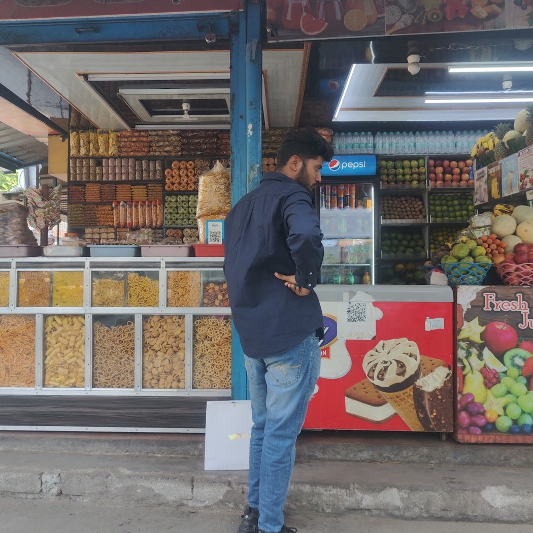 Sri Vinayaka Hot Chips & Juice Center 3