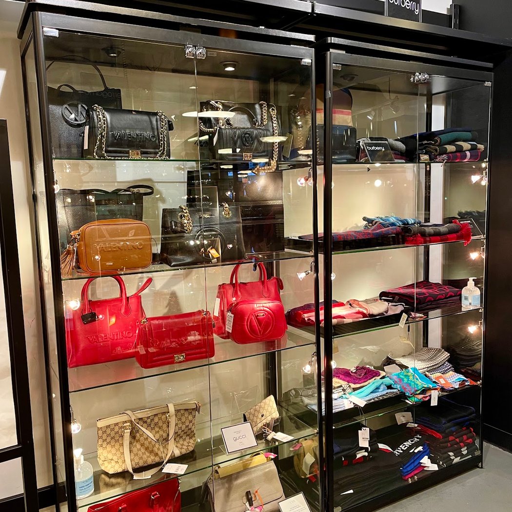 Bloomingdale's Outlet 1