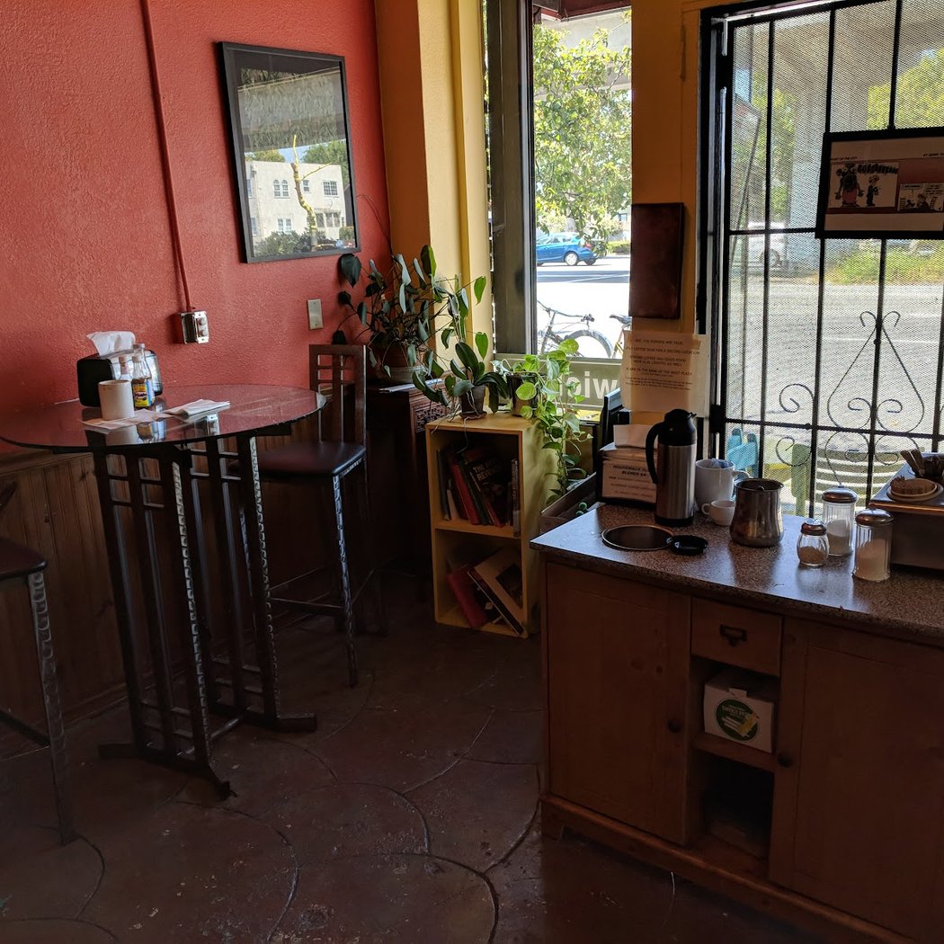 Earthly Coffee and Tea 3