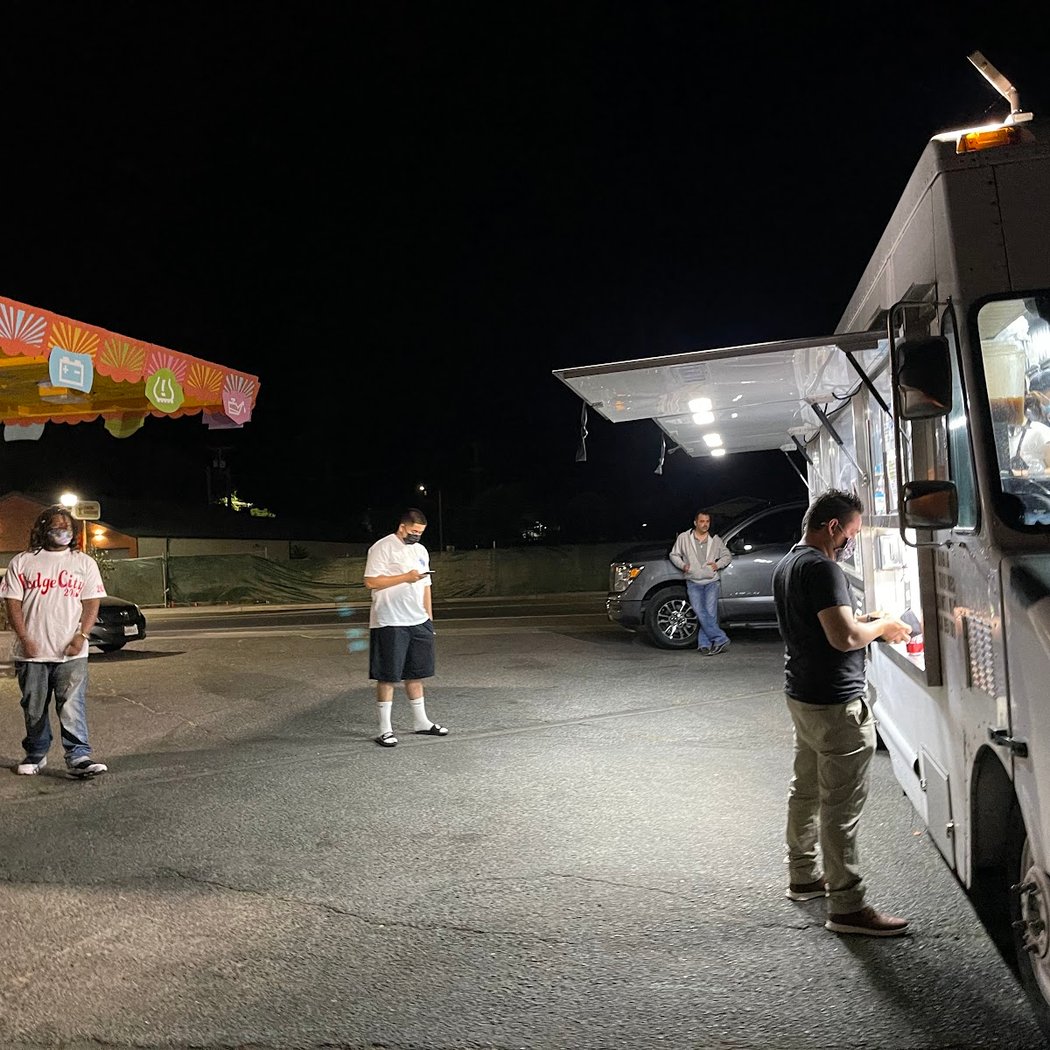 Los Magos Mexican Food Truck 3
