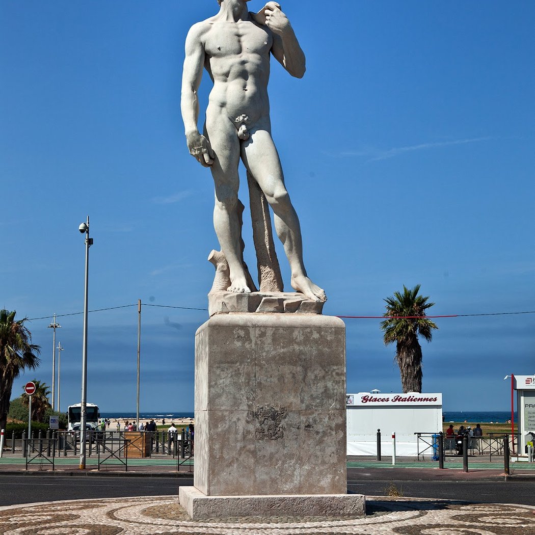 Statue of David replica 1