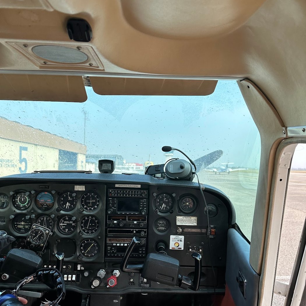 Avnir Aviation Lyon-Bron School Steering And Discovery Flight Avion Au Grand Public By Theft D'initiation 3