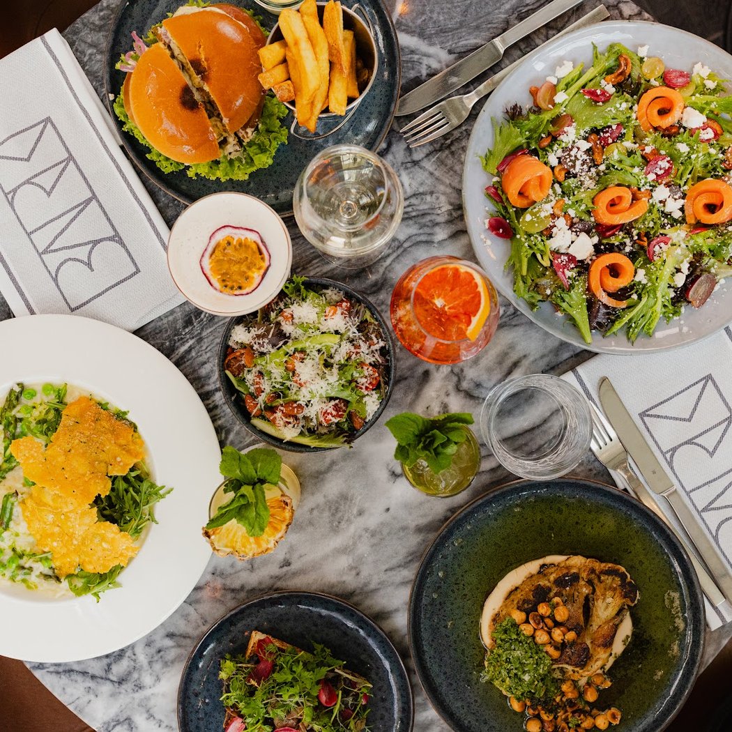 Bottomless Brunch p Crowne Plaza 3