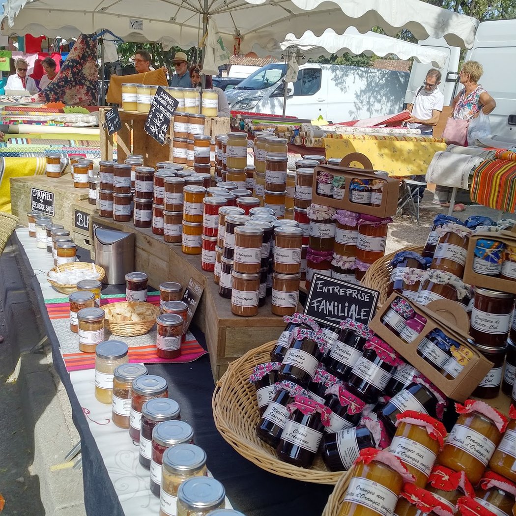 Farmers market in Coustellet 3