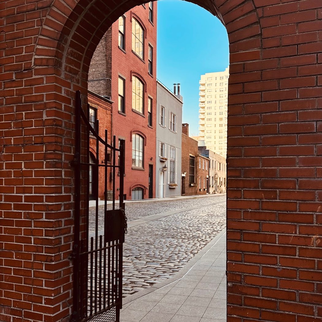 Washington Mews 1