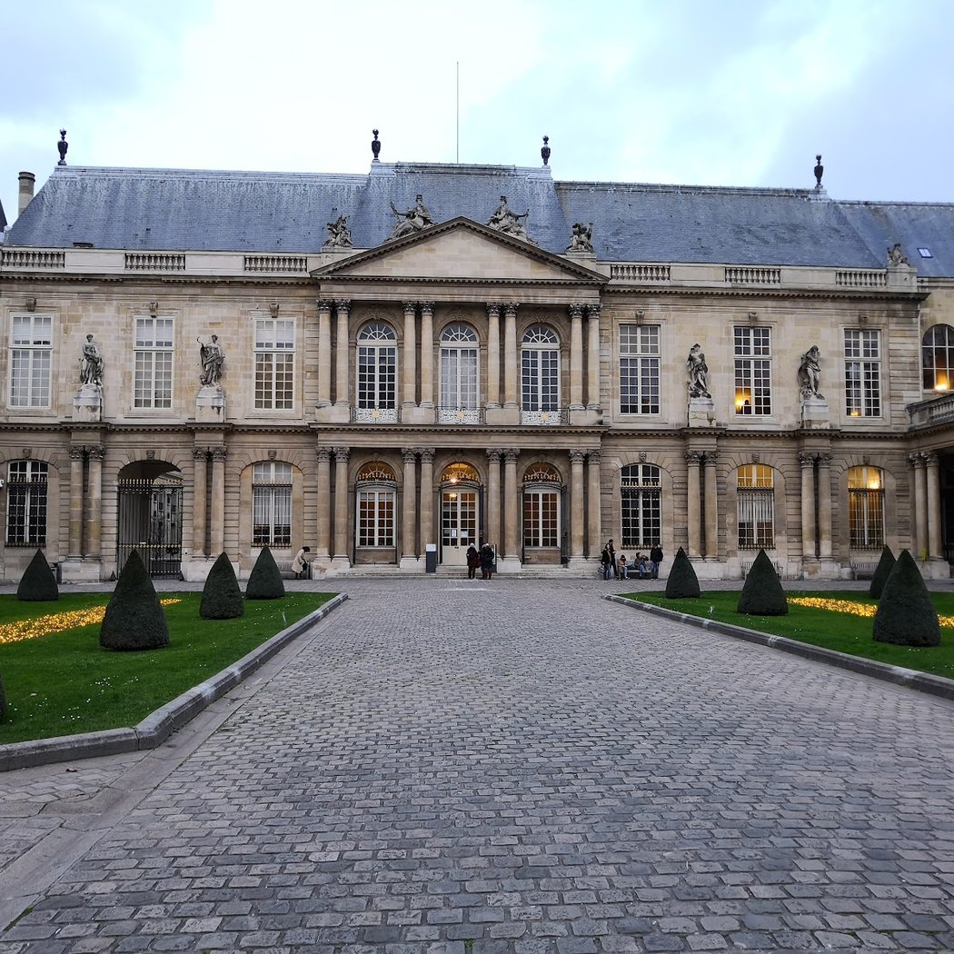 Visite des décors de la Chancellerie d’Orléans 2