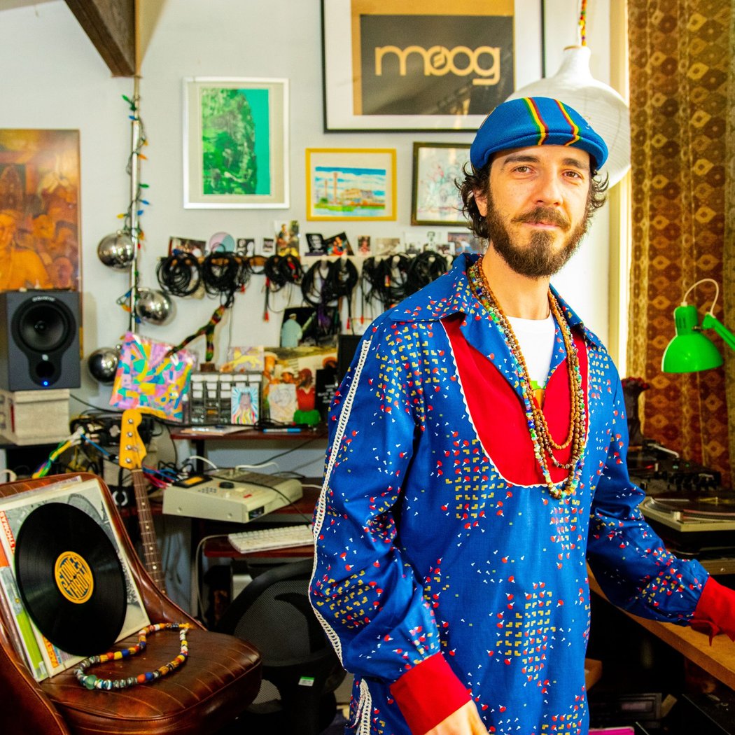 Open House Thursday with DJ Moppy 3