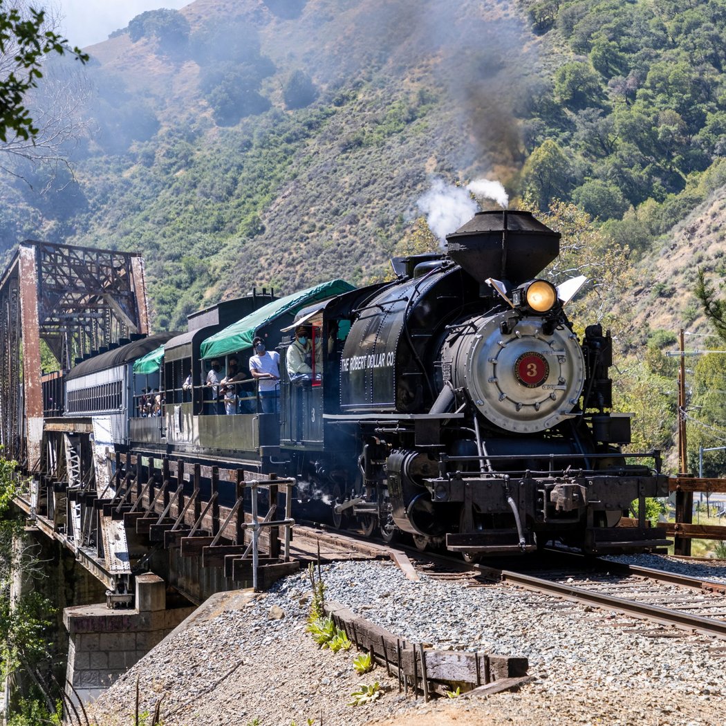 Scenic Journeys through Niles Canyon