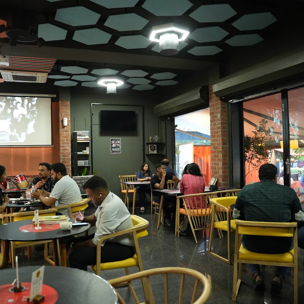UNPLUGGED HOURS - Open Mic for our fellow musicians 3