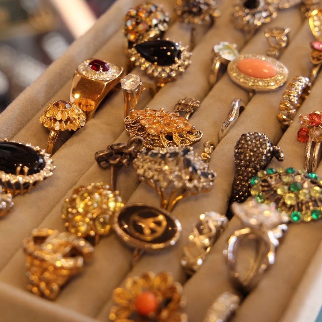 Paper Doll Vintage Boutique 1