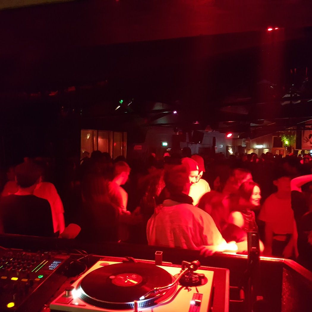 VAN - Vinyls All Night 1