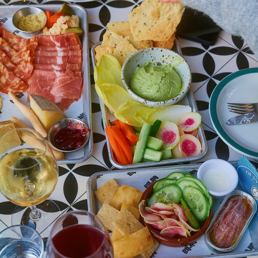 ‘CHeeKY HOUR’ aperitivI & stuzziccini!