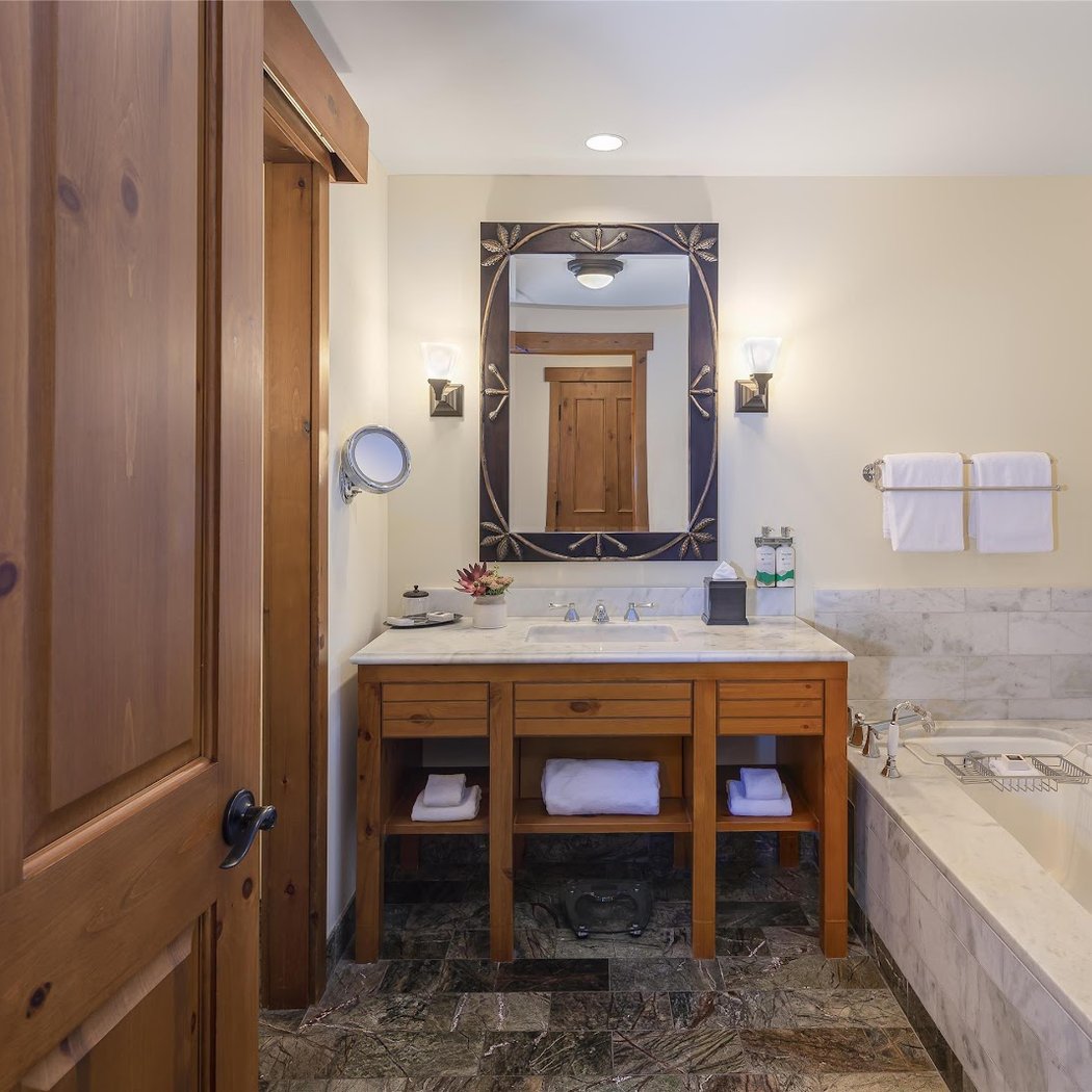 The Lodge at Spruce Peak, a Destination by Hyatt Hotel 3