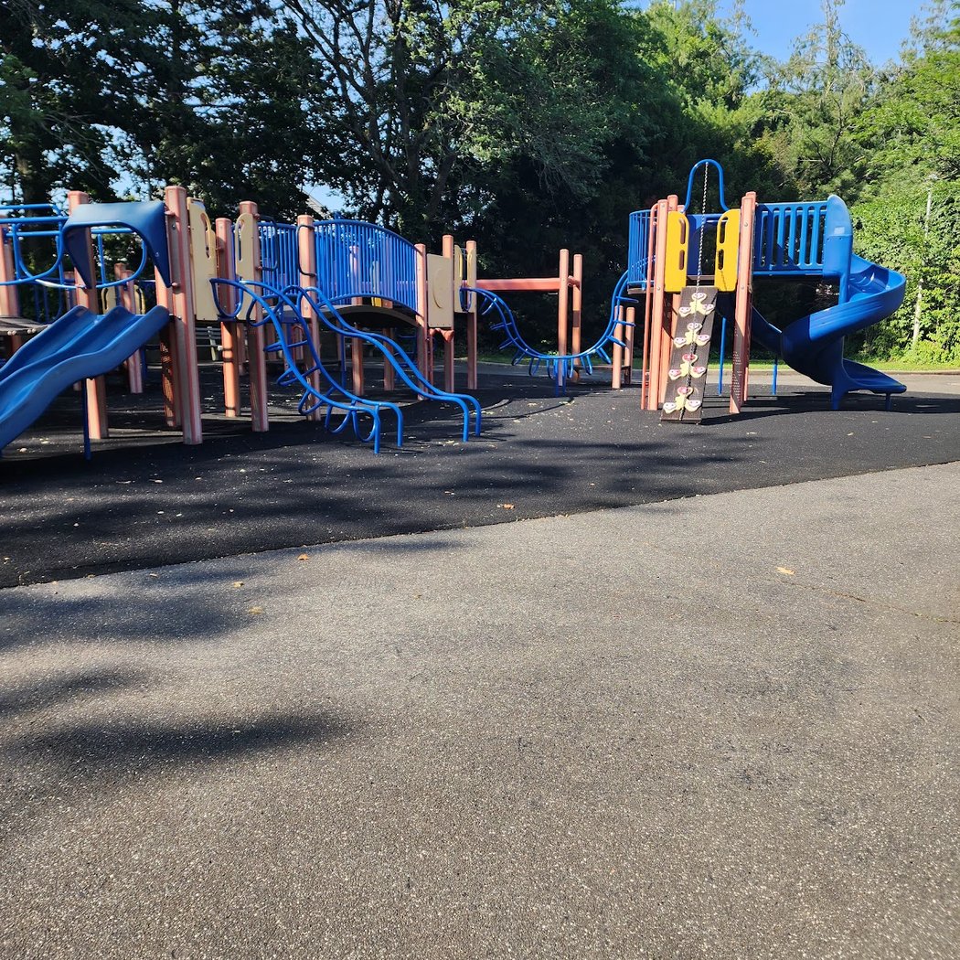 Hempstead Parks & Recreation - Averill Boulevard Park and Swimming Pool Complex 2