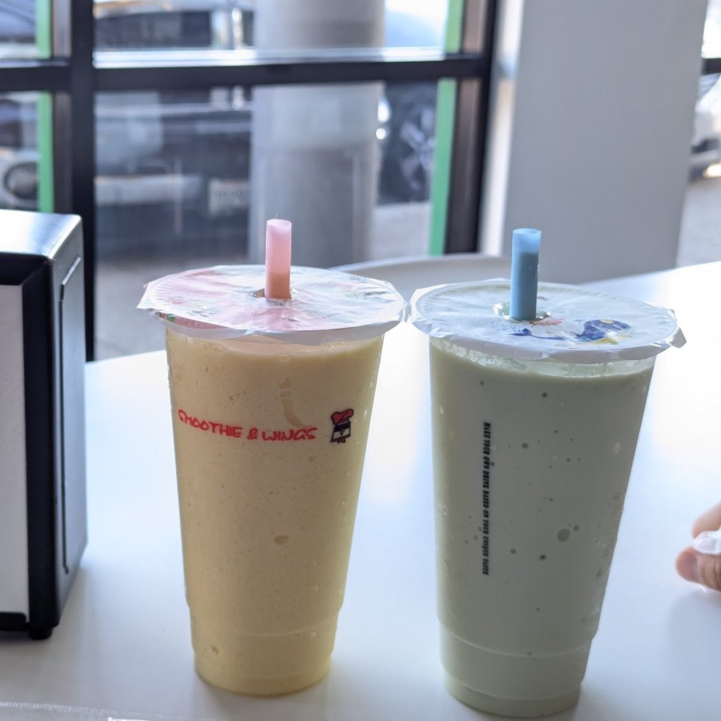 Smoothie & Wings 1