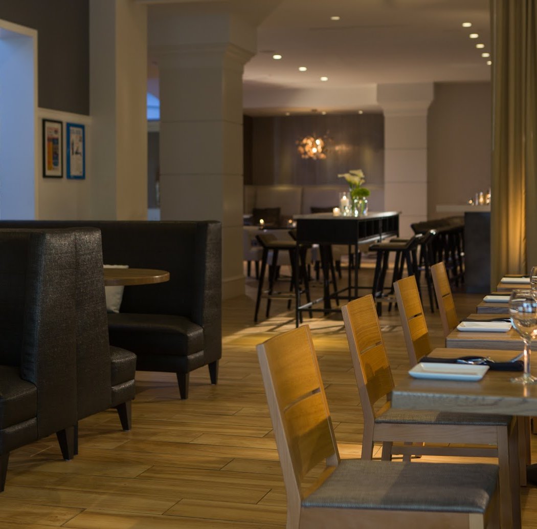 Finch's Restaurant + Lounge 2