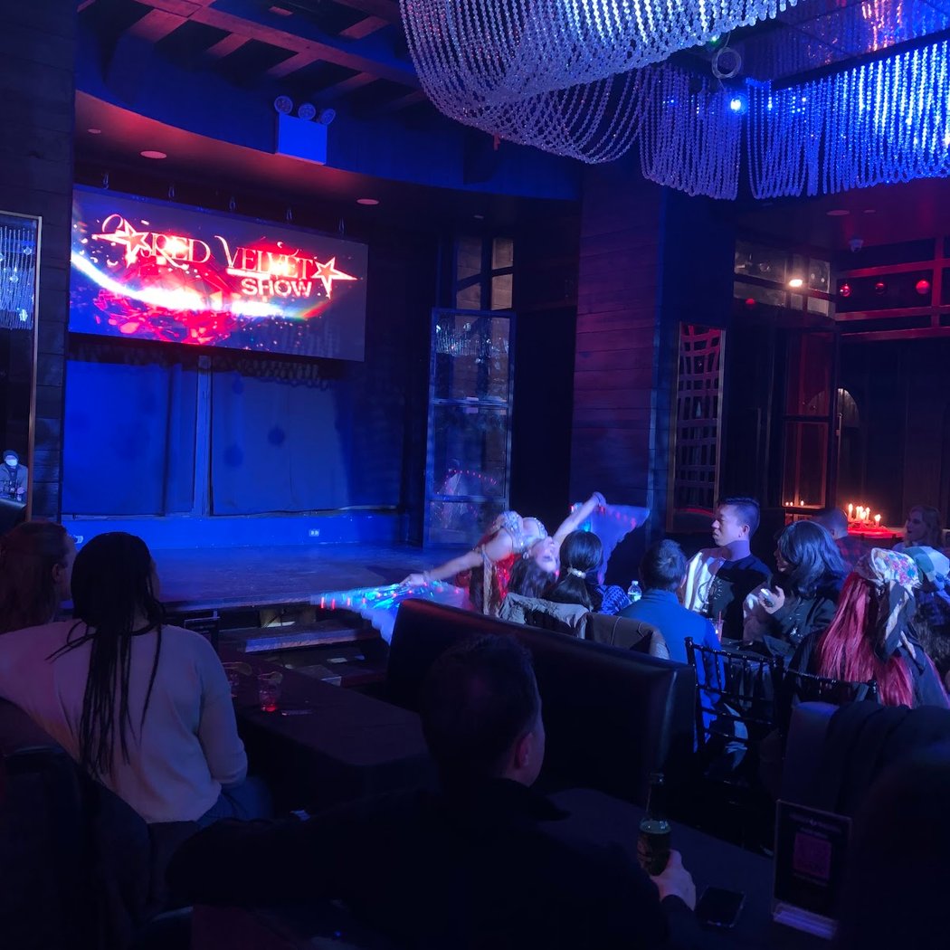Red Velvet Burlesque, Variety & Cabaret Dinner Show NYC 3