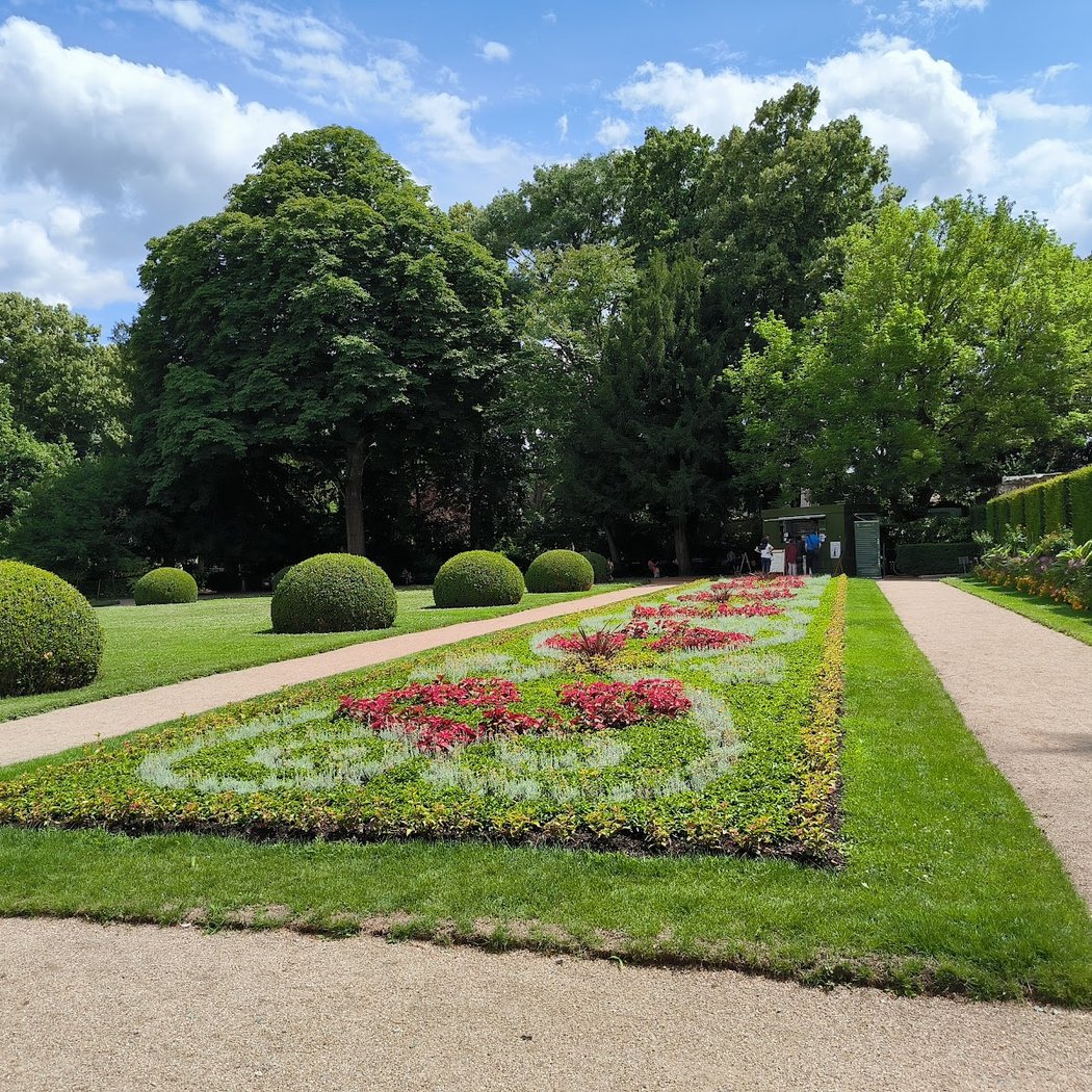 Musée des Beaux-Arts Garden 3