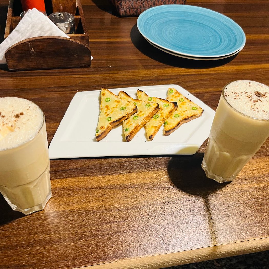 Uutopia Salon and Cafe 3