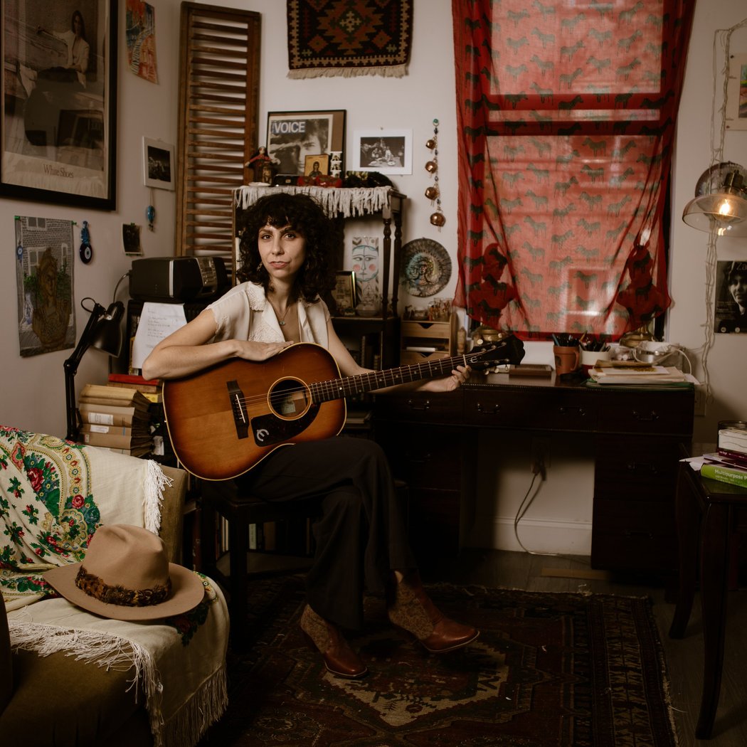 Laura Zarougian and her band 1