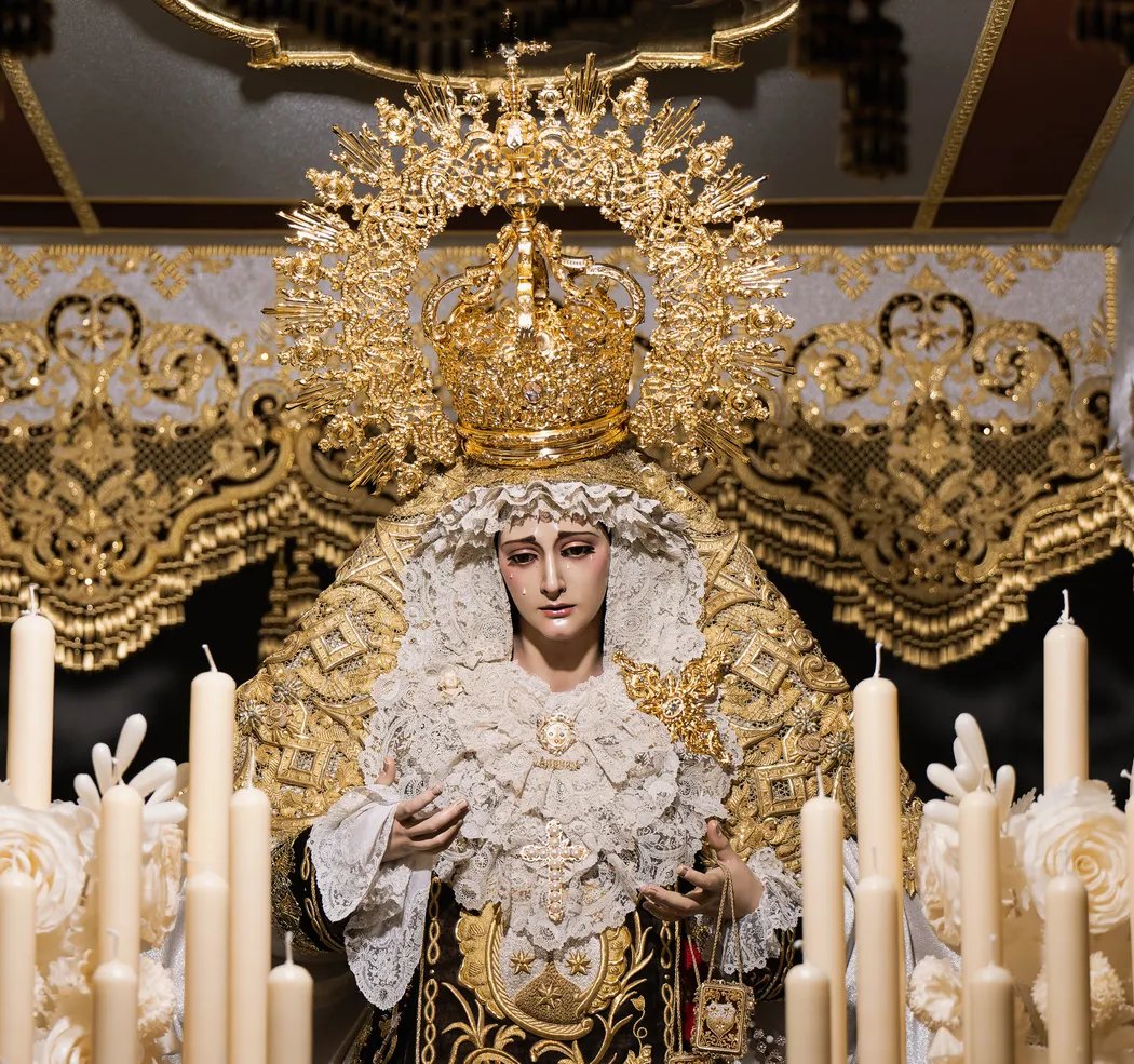 La Virgen del Carmen y su nuevo palio marrón y blanco 1