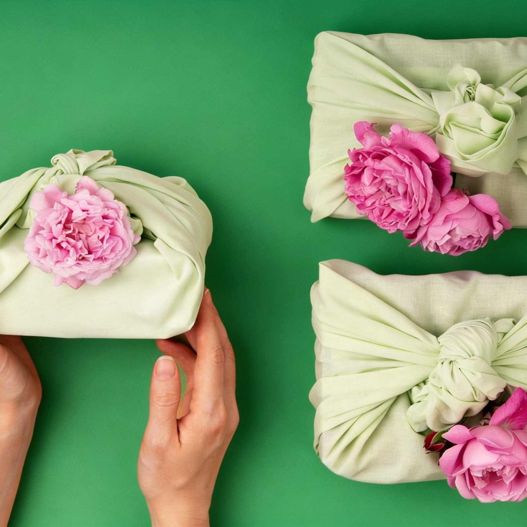 Atelier pour apprendre à emballer des cadeaux avec du tissu 1