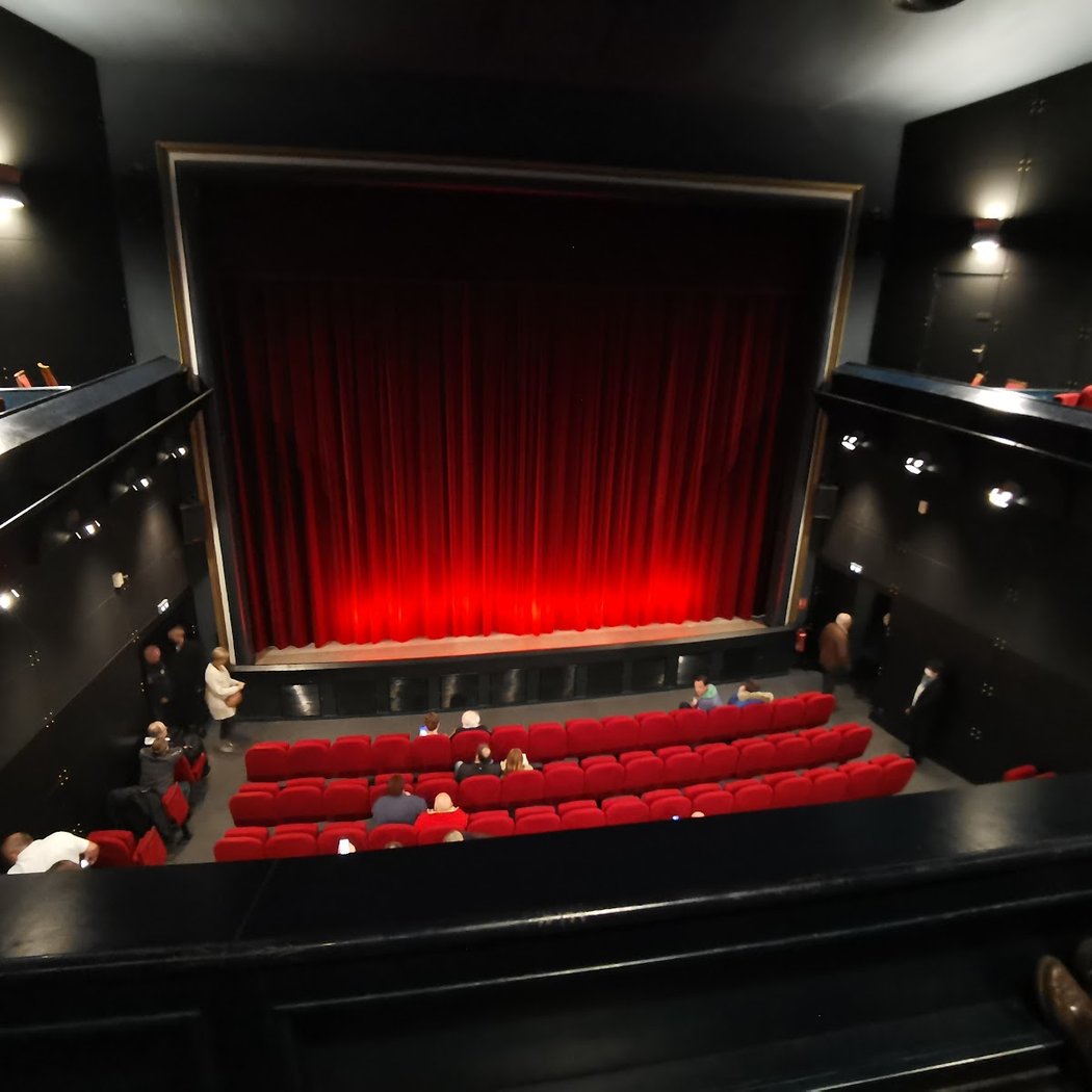 Golden Head Theatre 3